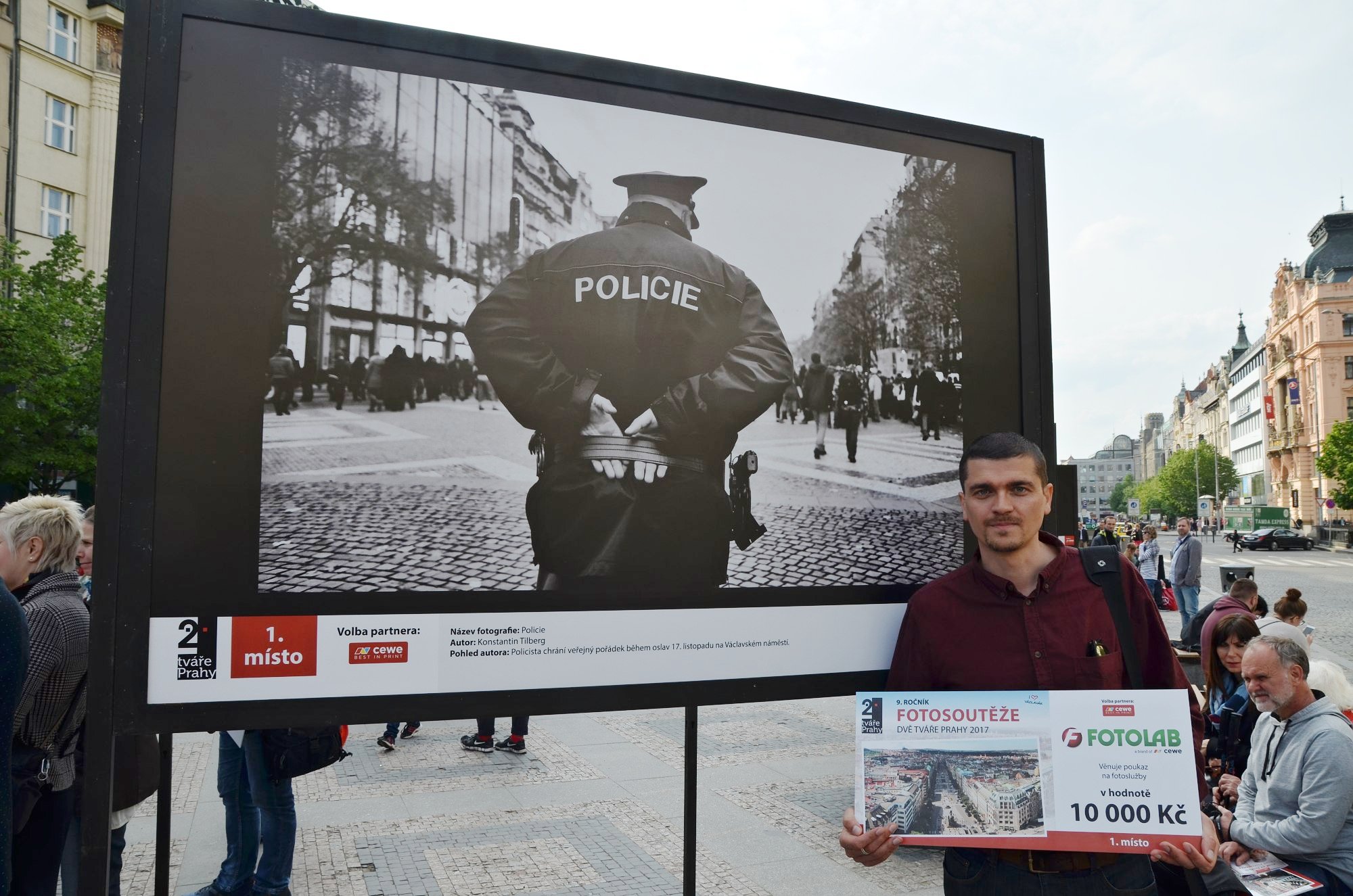 Výstava na Václavském náměstí trvá do konce května.