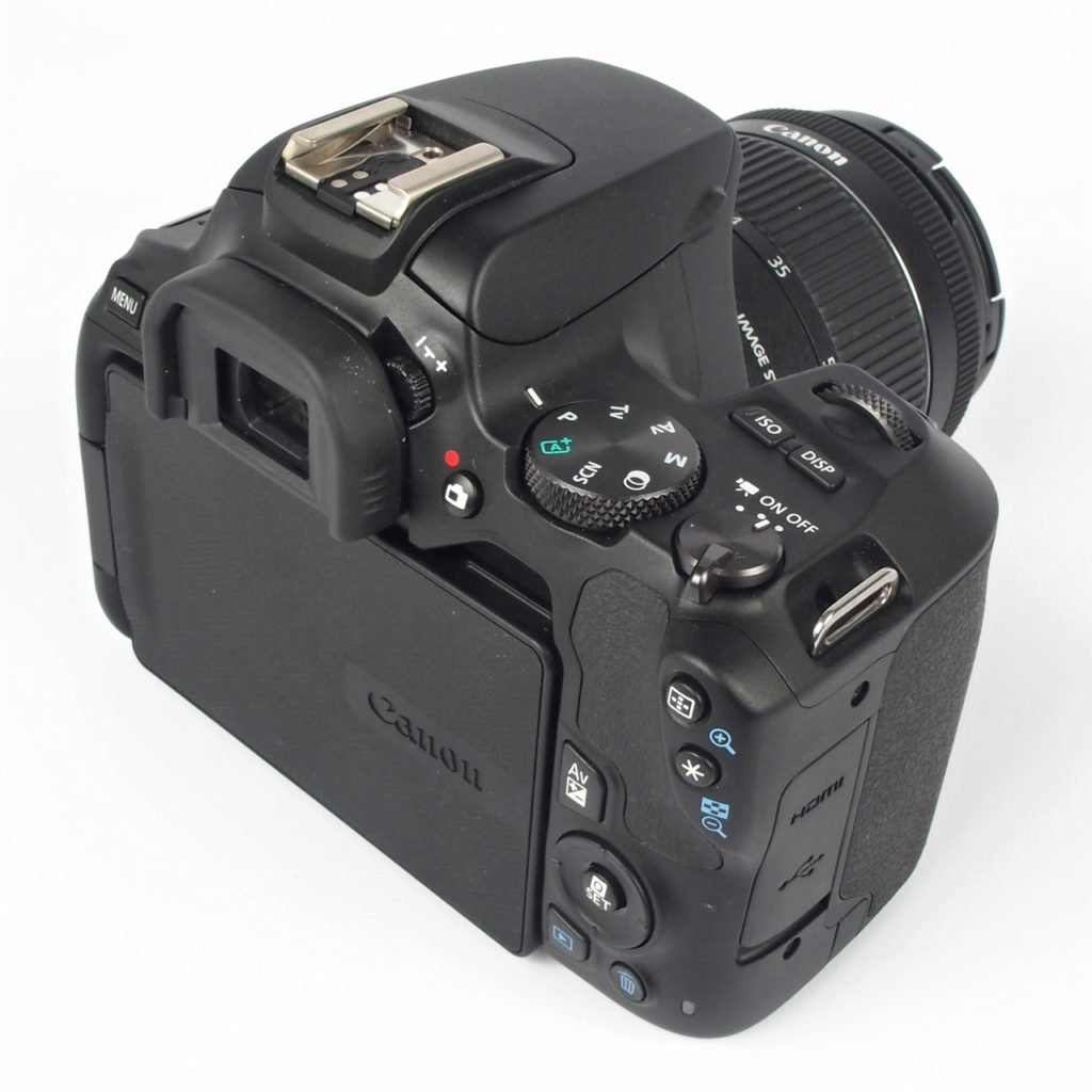 Canon EOS 250D recenze