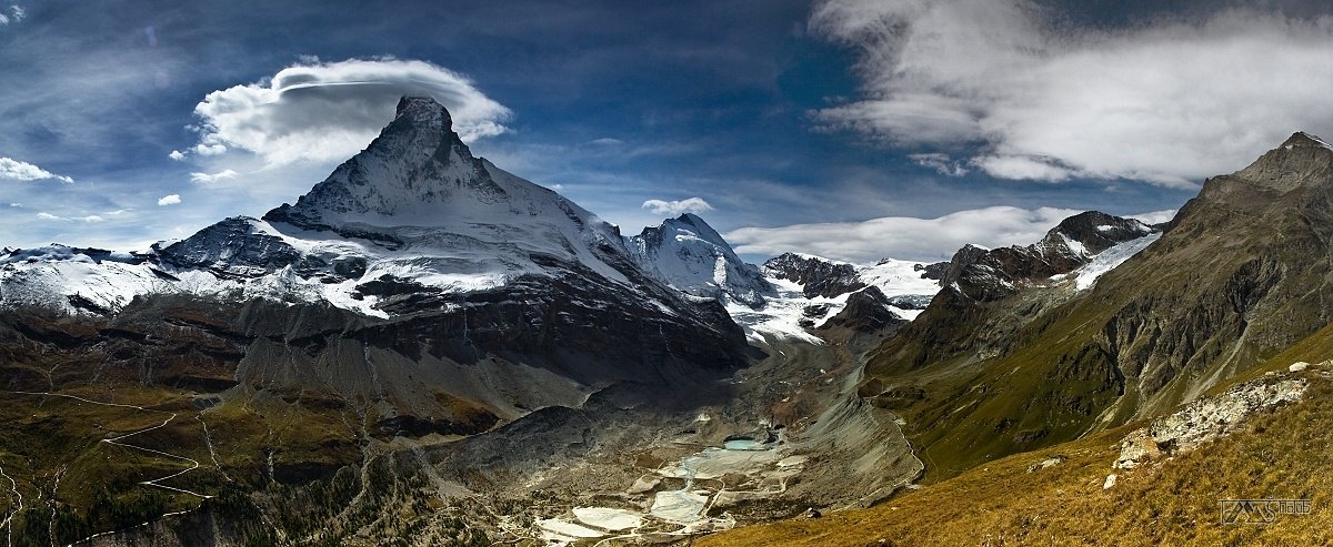 Trek kolem Matterhorn, Walliské Alpy, Panorama Matterhornu s údolím