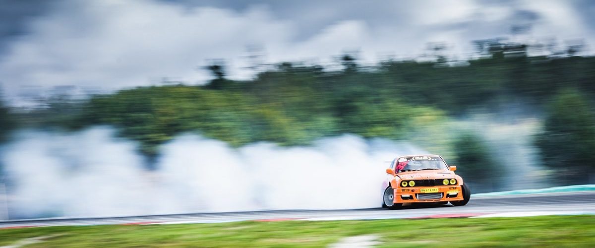 Fotografování sportu: jak fotit driftující auta