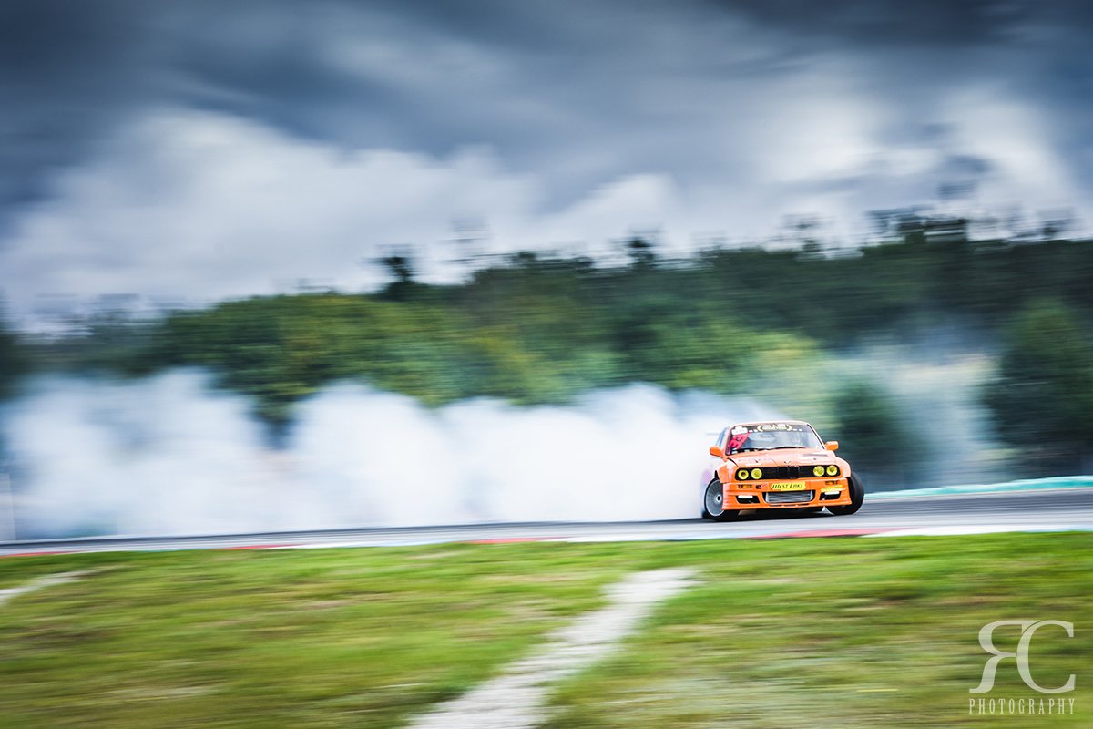 Fotografování sportu: jak fotit driftující auta