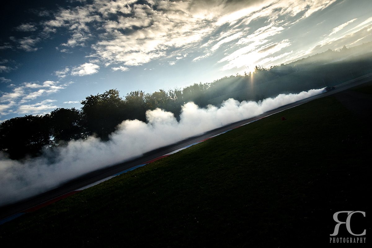 Fotografování sportu: jak fotit driftující auta