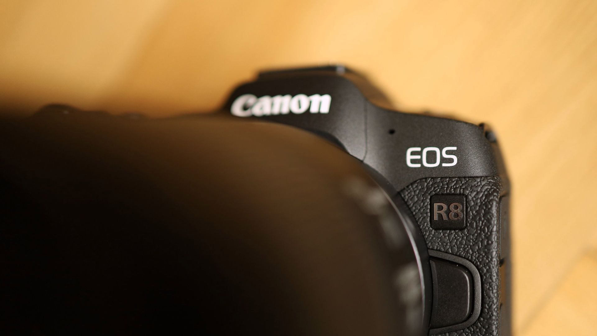 Canon EOS R8