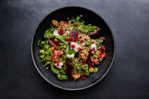 Quinoa salad with beet root and spinach