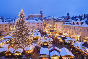 GettyImages-521667014, Vánoce, vánoční trhy, náměstí, sníh 