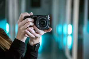 Sony Alpha A6100 + 16–50 mm f/3.5–5.6 OSS SEL, fotoaparát, close-up, chodba ©Galina Gordeeva