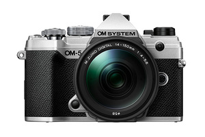 OM System OM-5 + 14-150mm f/4-5.6 II silver