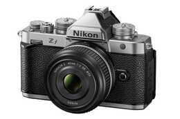 Nikon Z f + 40mm f/2 SE - stříbrný
