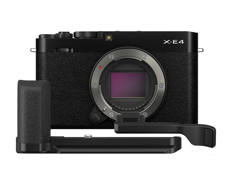 Fujifilm X-E4 tělo- černá (accessory kit)