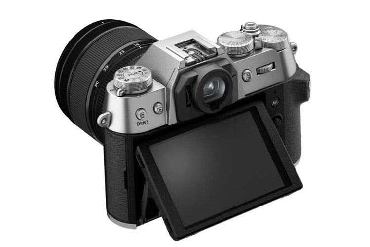 Fujifilm X-T50 + XF 16-50mm f/2.8-4.8, stříbrný