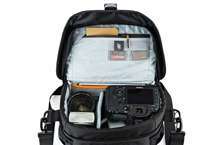 Lowepro Nova 180 AW II černá