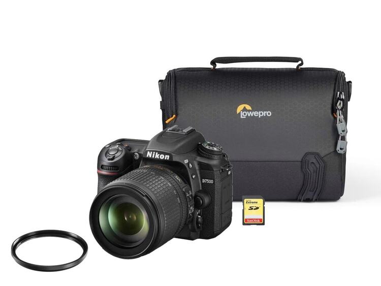 Nikon D7500 + 18-140mm VR + brašna + Hoya UV filtr + SDHC 32GB karta