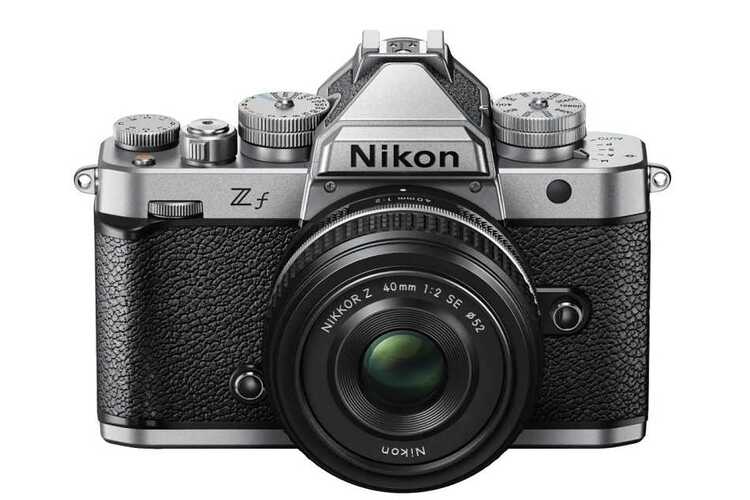 Nikon Z f + 40mm f/2 SE - stříbrný