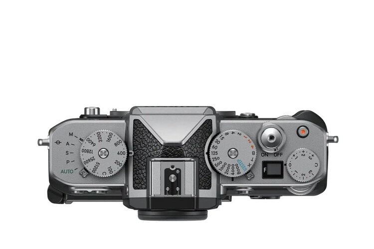 Nikon Z f + 40mm f/2 SE - stříbrný