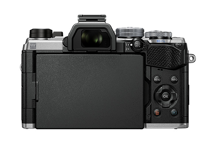 OM System OM-5 tělo, stříbrná