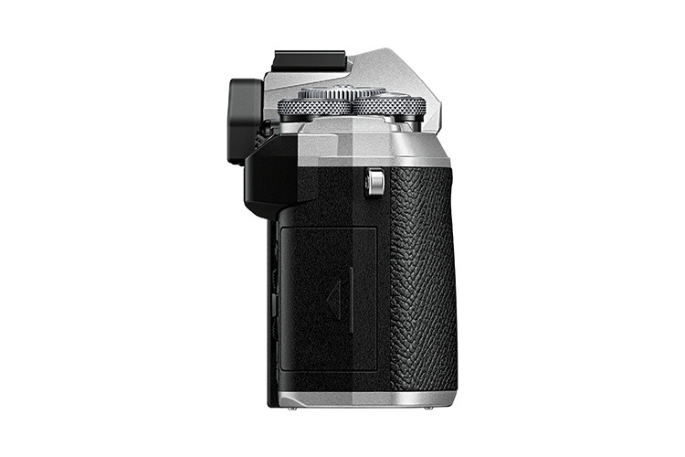 OM System OM-5 tělo, stříbrná