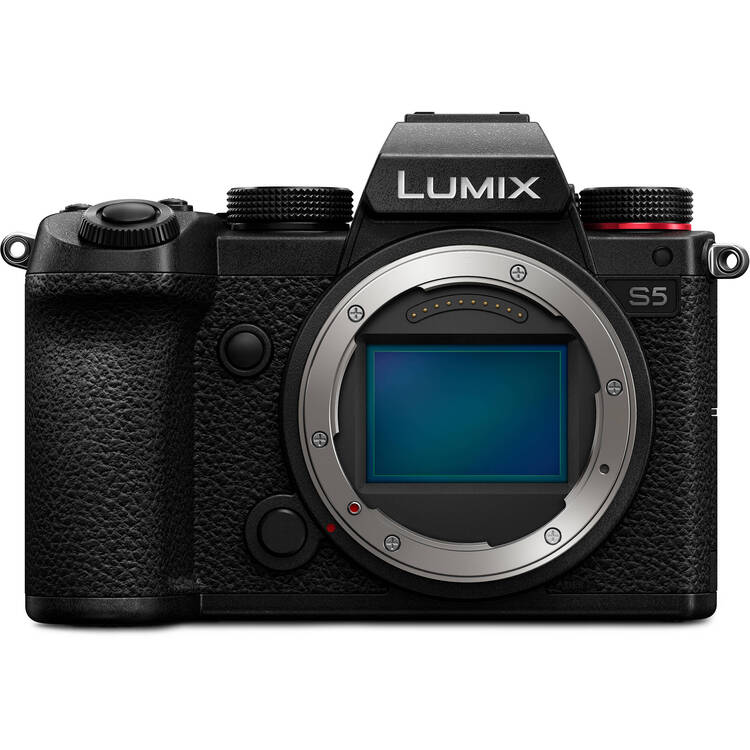 Panasonic Lumix DC-S5 + 24-105mm f/4