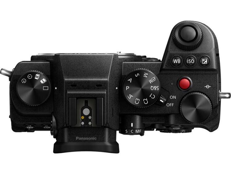 Panasonic Lumix DC-S5 + 24-105mm f/4