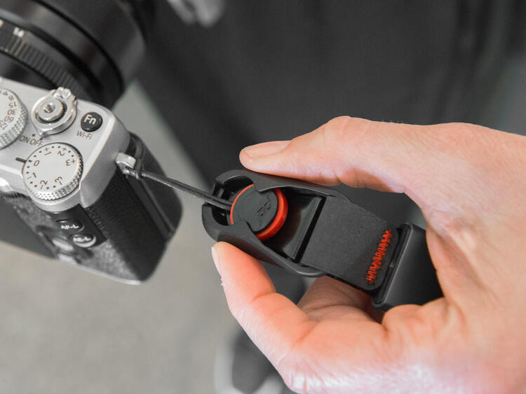 Peak Design Cuff - světle šedý (ASH)