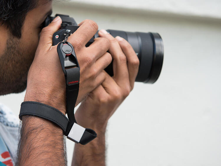 Peak Design Cuff - světle šedý (ASH)