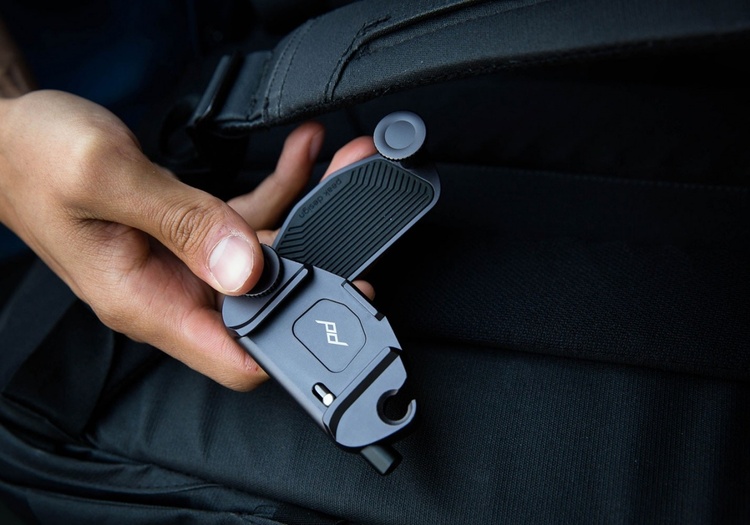 Peak Design Capture (V3) - stříbrný