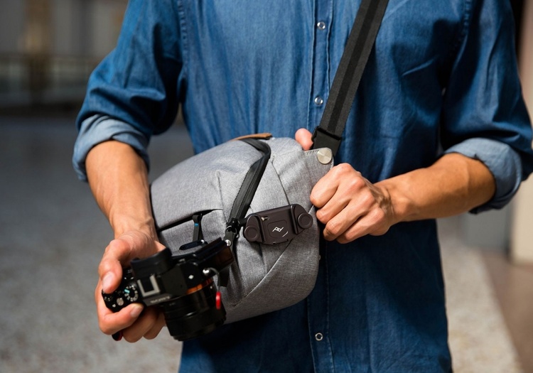 Peak Design Capture (V3) - stříbrný