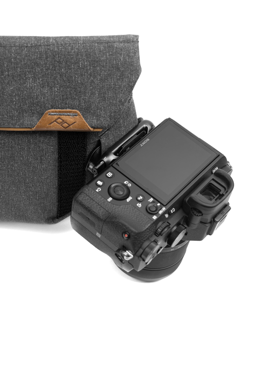 Peak Design Field Pouch - Charcoal v2