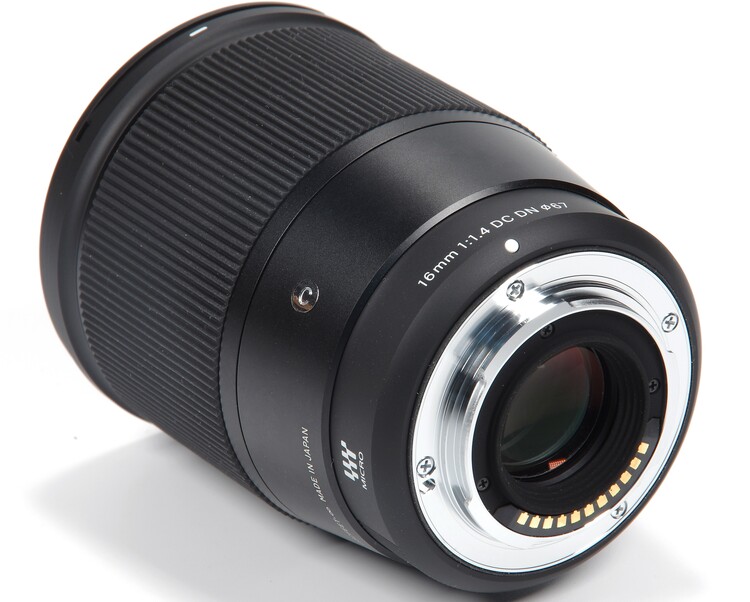 Sigma 16mm f/1.4 DC DN Contemporary (Micro 4/3)
