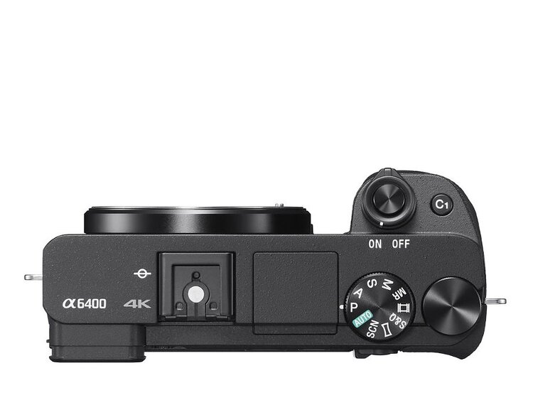 Sony Alpha A6400a + 18-135mm OSS