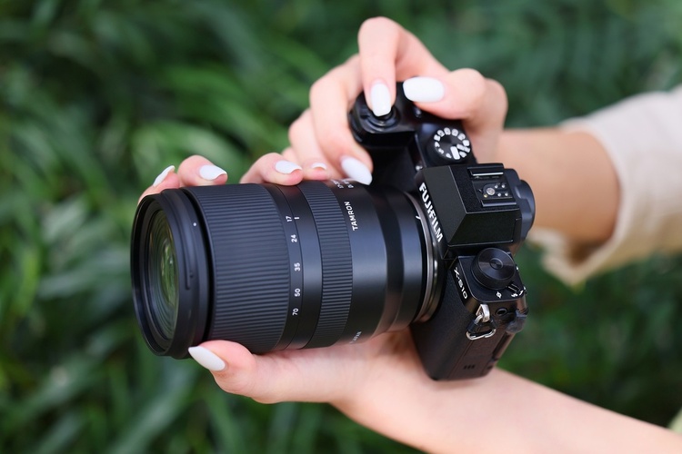 Canon EF-S 55-250mm f/4-5.6 IS II ズームレンズ TAMRON 17-70mm F/2.8 Di III-AVCRXD Xマウント（Tamron 17-70mm