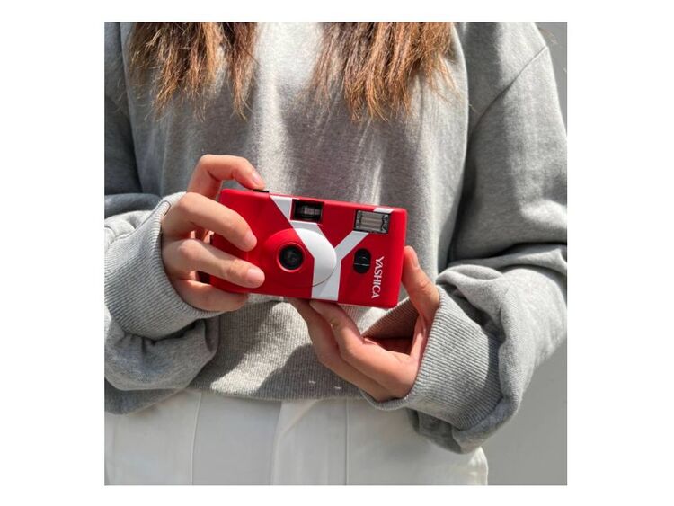 Yashica MF-1 Snapshot Art (Red) + FILM 400/24