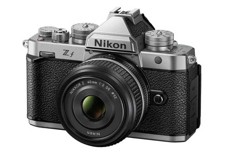 Nikon Z f + 40mm f/2 SE - stříbrný