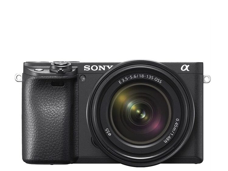 Sony Alpha A6400a + 18-135mm OSS