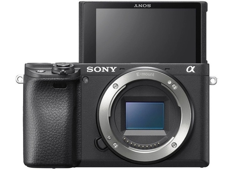 Sony Alpha A6400a + 18-135mm OSS