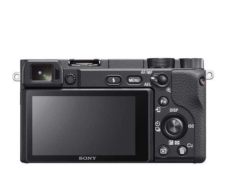 Sony Alpha A6400a + 18-135mm OSS