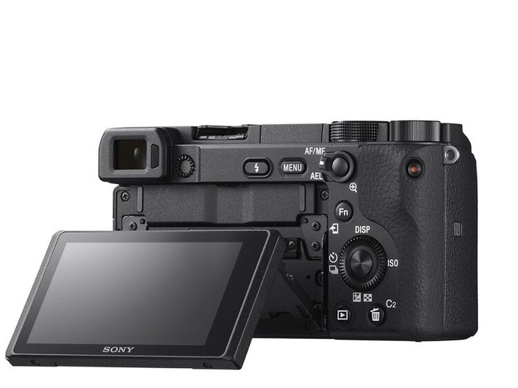 Sony Alpha A6400a + 18-135mm OSS