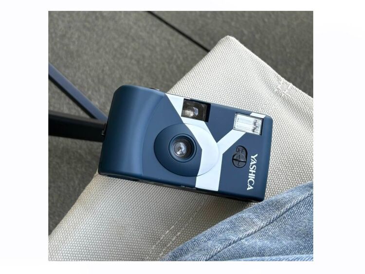 Yashica MF-1 Snapshot Art (Prussian Blue) + FILM 400/24