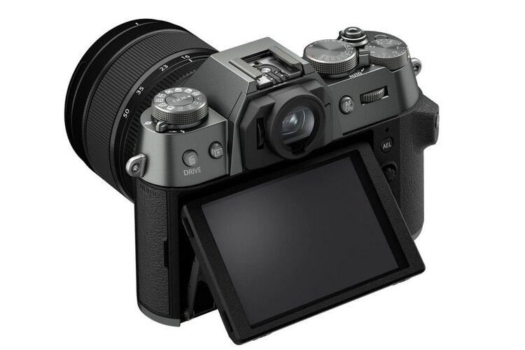 Fujifilm X-T50 + XF 16-50mm f/2.8-4.8, šedý