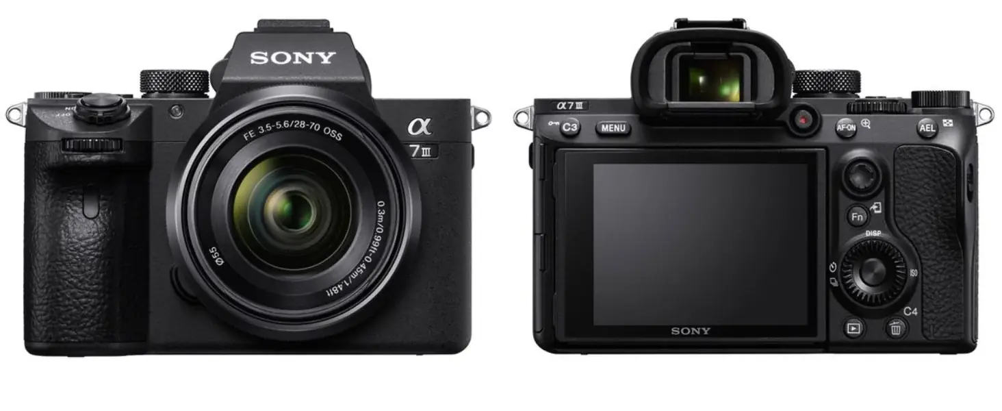 Sony Alpha A7 Mark III s objektivem 28-70mm