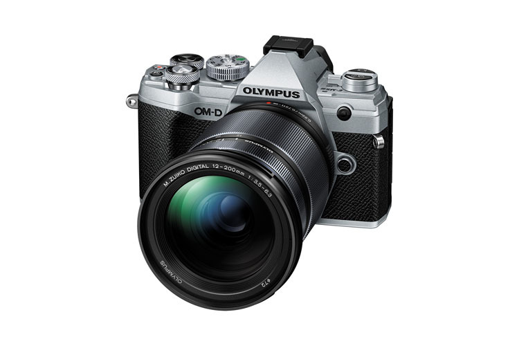 Olympus OM-D E-M5 Mark III + 12-200mm stříbrný