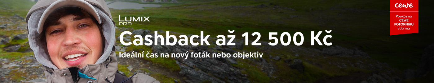 Reklama na fotoaparáty Lumix na horské krajině s nápisem o cashbacku až 12 500 Kč