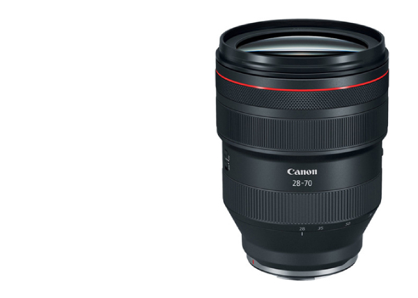 Objektiv Canon RF 28–70 mm s černým tělem a červeným pruhem na horní části