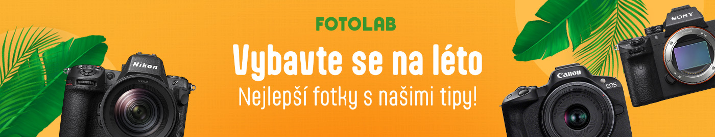 Letní fotografie s fotoaparáty Nikon, Canon a Sony na oranžovém pozadí s listy