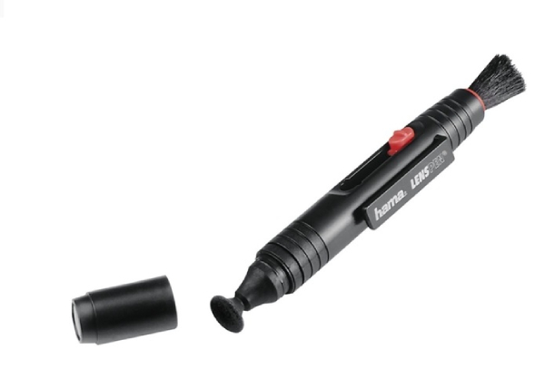 Černý čisticí pero na objektivy s jemným štětcem a uzávěrem