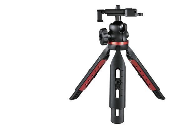 Stativ s červenými a černými prvky, skládací nohy a nastavitelná kulová hlava