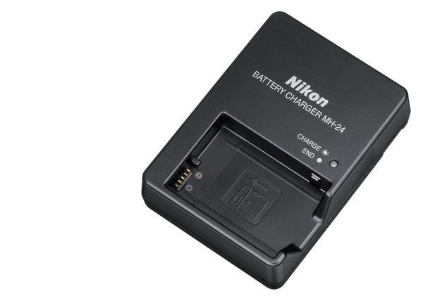 Nabíječka baterií Nikon MH-24 s viditelným slotem na baterii a světelnými indikátory nabíjení