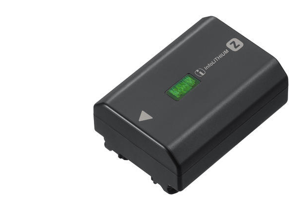 Černá baterie Sony NP-FZ100 s indikátorem nabití na zeleném displeji uprostřed